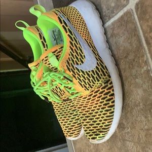 Nike roshe shoes